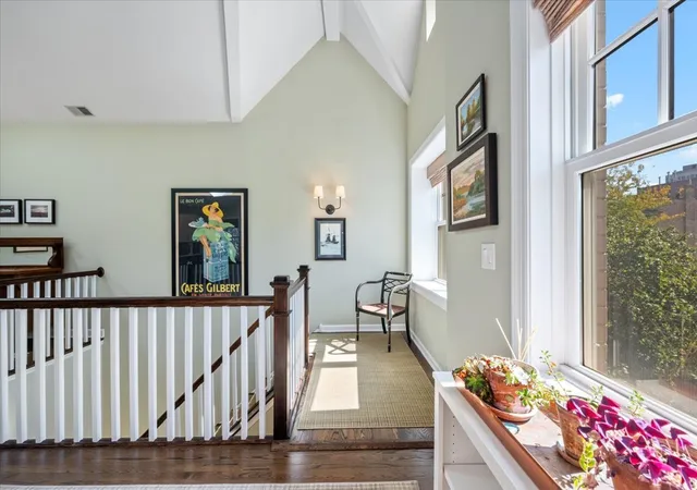 Photo 4 of Condo for sale at 618 W Oakdale Ave #5, Chicago, IL 60657 | MLS# 12793821 | Listing updated on 2026-10-28
