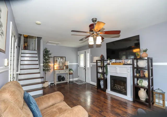 Photo 3 of Single family home for sale at 1013 Bonnie Brk Ln, Round Lake Beach, IL 60073 | MLS# 12793833 | Listing updated on 2026-10-27