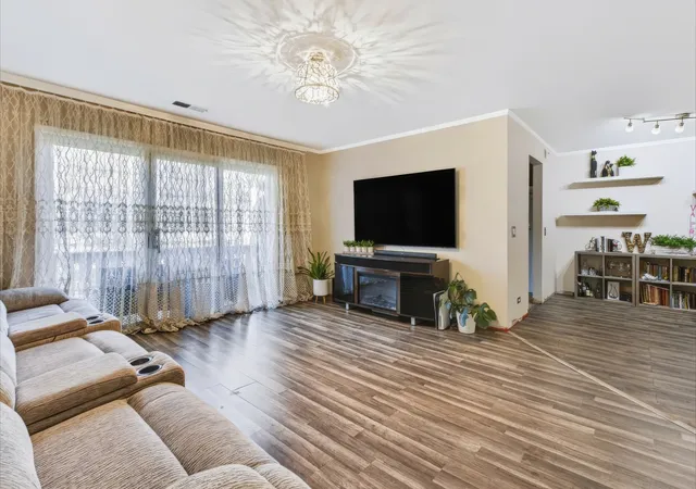 Photo 3 of Townhouse for sale at 1152 Middlebury Ln #A2, Wheeling, IL 60090 | MLS# 12793834 | Listing updated on 2026-10-27