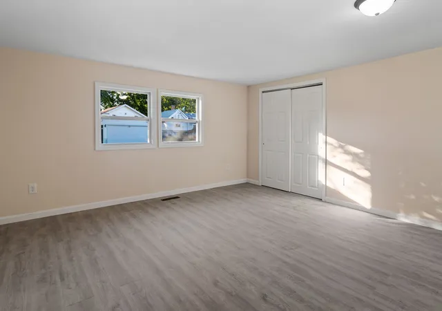 Photo 2 of Single family home for sale at 182 N Smith St, Aurora, IL 60505 | MLS# 12793836 | Listing updated on 2026-10-29