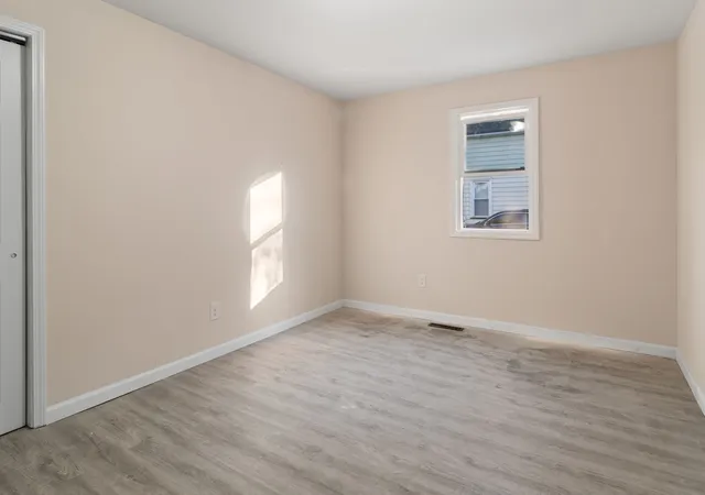 Photo 3 of Single family home for sale at 182 N Smith St, Aurora, IL 60505 | MLS# 12793836 | Listing updated on 2026-10-29