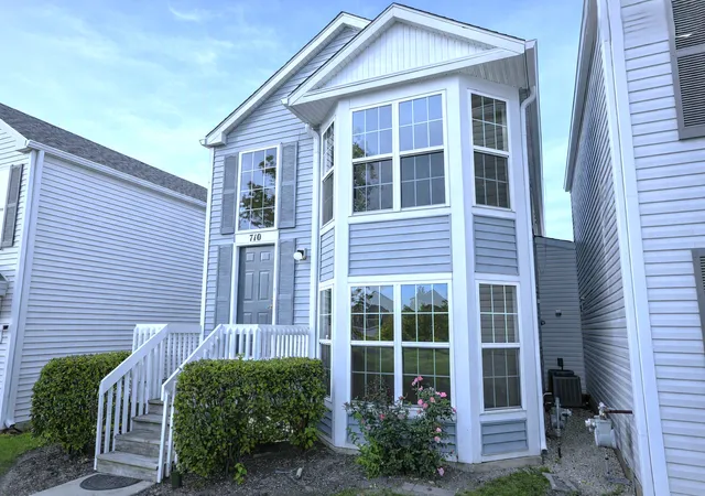 Photo 4 of Condo for sale at 710 Four Seasons Blvd #710, Aurora, IL 60504 | MLS# 12793844 | Listing updated on 2026-10-29
