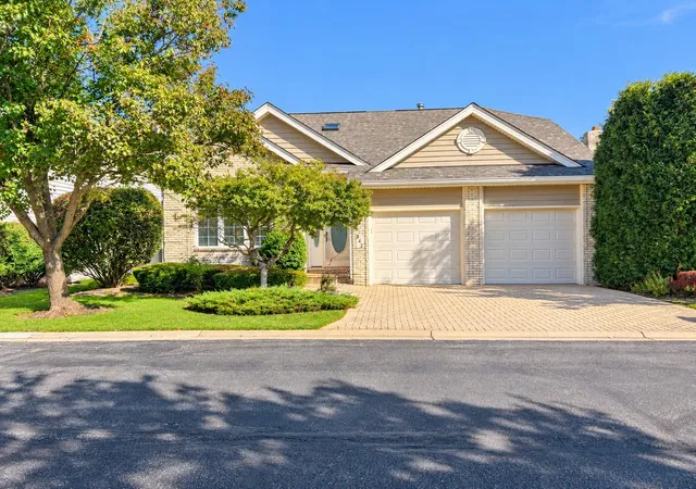 Photo 1 of Single family home for sale at 842 Turnberry Ln, Willowbrook, IL 60527 | MLS# 12793847 | Listing updated on 2026-10-28