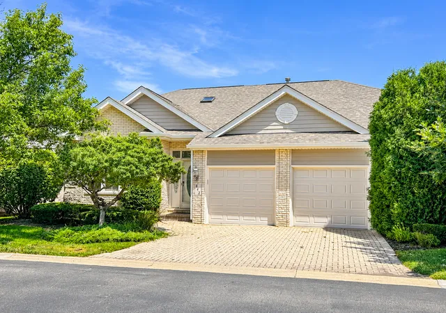 Photo 2 of Single family home for sale at 842 Turnberry Ln, Willowbrook, IL 60527 | MLS# 12793847 | Listing updated on 2026-10-28