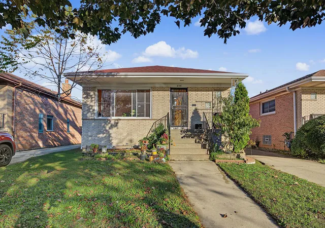 Photo 2 of Single family home for sale at 445 Manistee Ave, Calumet City, IL 60409 | MLS# 12793853 | Listing updated on 2026-10-27