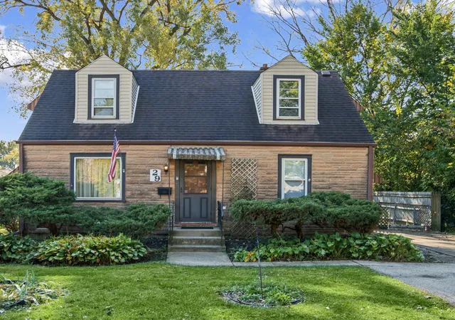 Single family home for sale at 29 Hayes Dr, Northlake, IL 60164 | MLS# 12793855