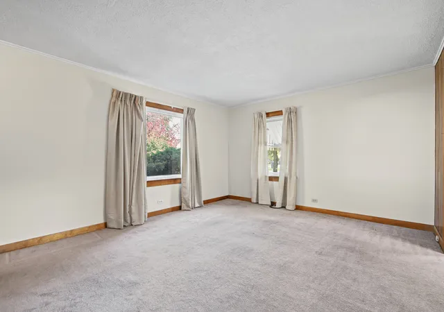 Photo 3 of Single family home for sale at 29 Hayes Dr, Northlake, IL 60164 | MLS# 12793855 | Listing updated on 2026-10-29