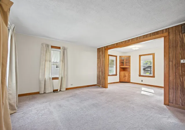 Photo 4 of Single family home for sale at 29 Hayes Dr, Northlake, IL 60164 | MLS# 12793855 | Listing updated on 2026-10-29