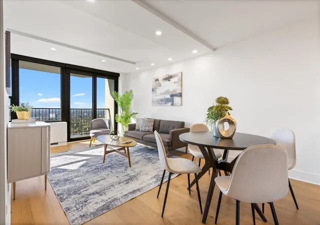 Listing Photo 1 - Condo for sale in building located at 1560 N Sandburg Ter, Chicago, IL 60610 - Unit #4003J