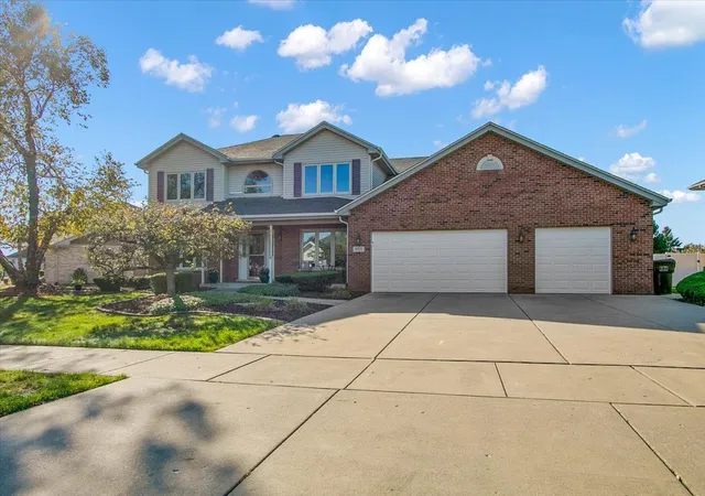 Photo 1 of Single family home for sale at 8713 Timbers Pointe Dr, Tinley Park, IL 60487 | MLS# 12793890 | Listing updated on 2026-10-27
