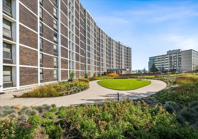 Condo for sale at 1500 Sheridan Rd #8L, Wilmette, IL 60091 | MLS# 12793932