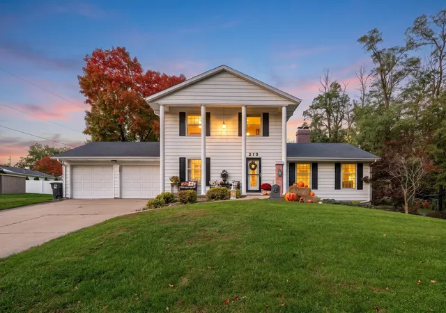 Photo 1 of Single family home for sale at 213 28th Avenue, Moline, IL 61265 | MLS# 12793942 | Listing updated on 2026-10-27