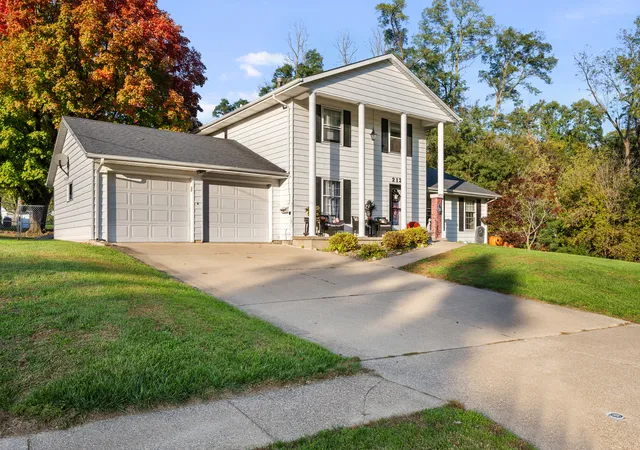 Photo 2 of Single family home for sale at 213 28th Avenue, Moline, IL 61265 | MLS# 12793942 | Listing updated on 2026-10-27