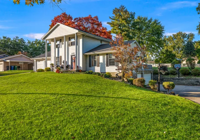 Photo 3 of Single family home for sale at 213 28th Avenue, Moline, IL 61265 | MLS# 12793942 | Listing updated on 2026-10-27