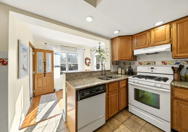 Photo 4 of Single family home for sale at 5407 N Mont Clare Ave, Chicago, IL 60656 | MLS# 12793946 | Listing updated on 2026-10-28