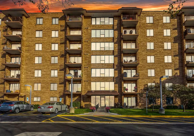 Photo 4 of Condo for sale at 1777 W Crystal Ln #206, Mount Prospect, IL 60056 | MLS# 12793960 | Listing updated on 2026-10-27