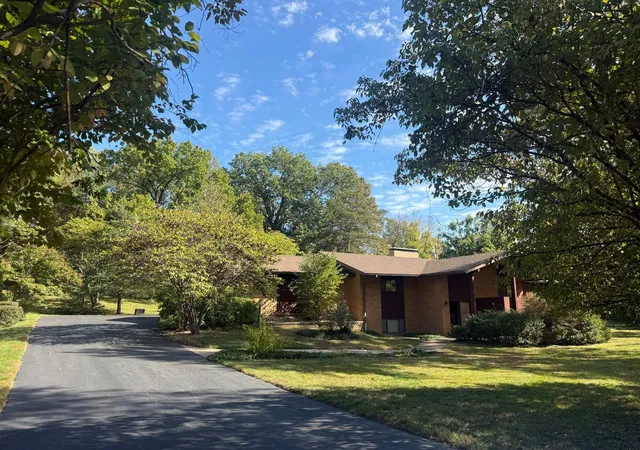 Single family home for sale at 950 Revere Dr, St. Louis, MO 63141 | MLS# 12793967