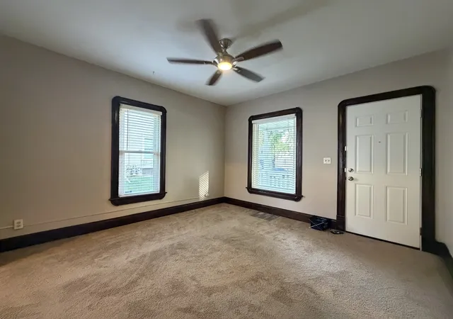 Photo 3 of Single family home for sale at 607 Oneida St, Joliet, IL 60435 | MLS# 12793971 | Listing updated on 2026-10-28