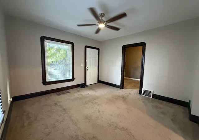 Photo 3 of Single family home for sale at 607 Oneida St, Joliet, IL 60435 | MLS# 12793971 | Listing updated on 2026-10-28