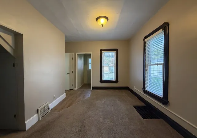 Photo 4 of Single family home for sale at 607 Oneida St, Joliet, IL 60435 | MLS# 12793971 | Listing updated on 2026-10-28