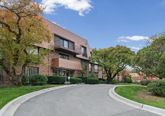 Photo 1 of Condo for sale at 4000 Dundee Rd #209, Northbrook, IL 60062 | MLS# 12793976 | Listing updated on 2026-10-29
