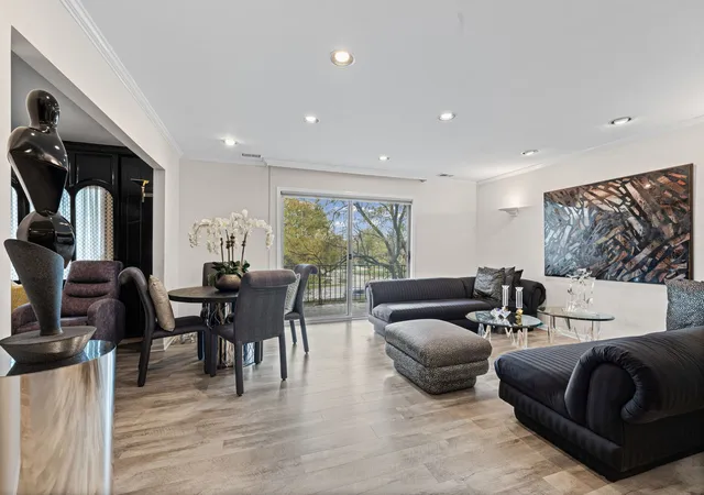 Photo 3 of Condo for sale at 4000 Dundee Rd #209, Northbrook, IL 60062 | MLS# 12793976 | Listing updated on 2026-10-29