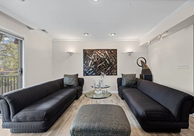 Photo 4 of Condo for sale at 4000 Dundee Rd #209, Northbrook, IL 60062 | MLS# 12793976 | Listing updated on 2026-10-29