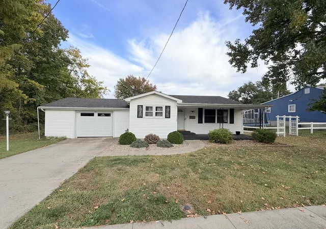 Photo 2 of Single family home for sale at 1120 S Jackson St, Harrisburg, IL 62946 | MLS# 12793983 | Listing updated on 2026-10-28