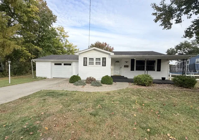 Photo 4 of Single family home for sale at 1120 S Jackson St, Harrisburg, IL 62946 | MLS# 12793983 | Listing updated on 2026-10-28