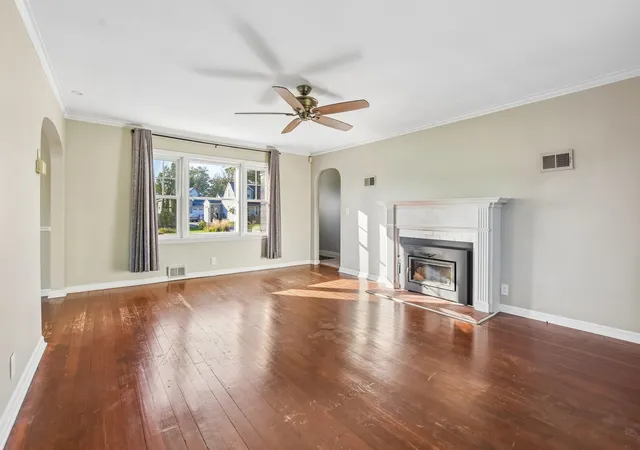Photo 4 of Single family home for sale at 627 N Lincoln Ave, Geneva, IL 60134 | MLS# 12793984 | Listing updated on 2026-10-27