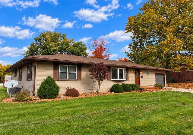 Single family home for sale at 1049 Glen Ave, Marseilles, IL 61341 | MLS# 12793987