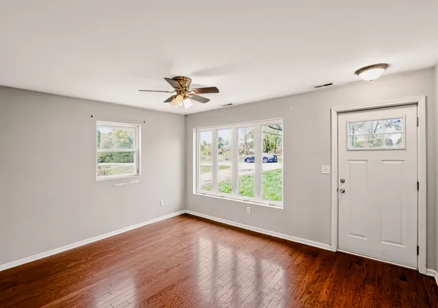 Photo 4 of Single family home for sale at 2410 Emlong St, Joliet, IL 60435 | MLS# 12793998 | Listing updated on 2026-10-28