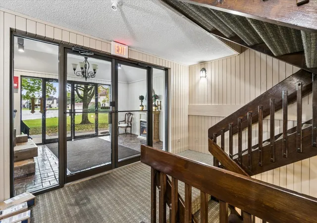 Listing Photo 3 - Condo for sale in building located at 13200 W Heiden Cir, Lake Bluff, IL 60044 - Unit #2101