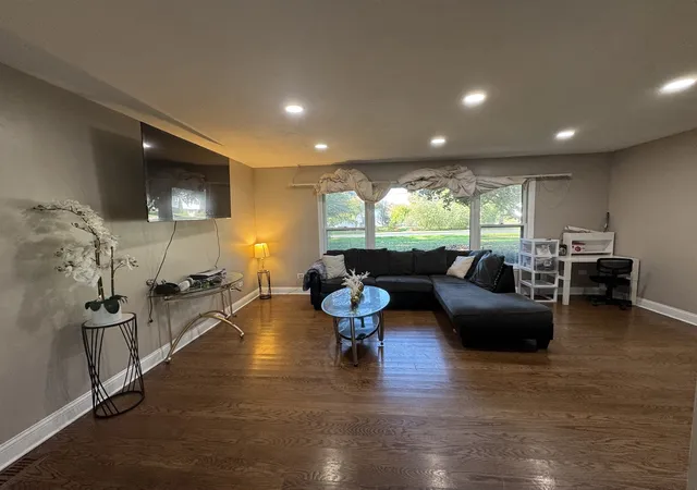 Photo 2 of Single family home for sale at 39075 N Winchester Rd, Wadsworth, IL 60083 | MLS# 12794004 | Listing updated on 2026-10-29