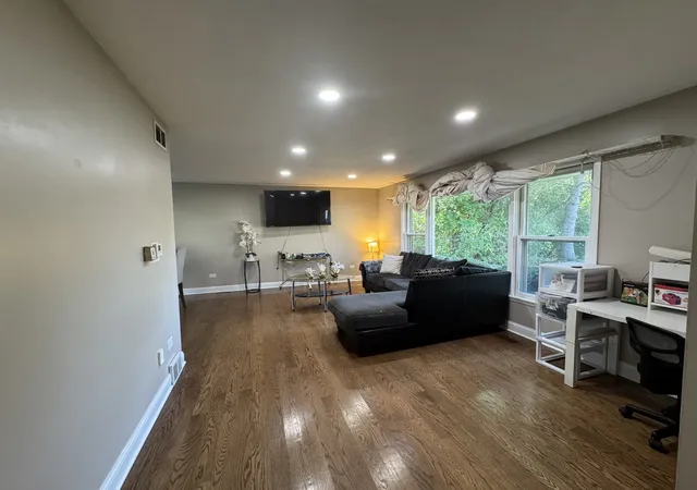Photo 3 of Single family home for sale at 39075 N Winchester Rd, Wadsworth, IL 60083 | MLS# 12794004 | Listing updated on 2026-10-29