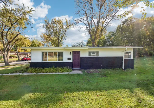 Photo 1 of Single family home for sale at 329 Sioux St, Park Forest, IL 60466 | MLS# 12794007 | Listing updated on 2026-10-27