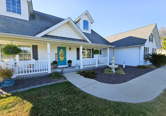 Photo 2 of Single family home for sale at 18121 N Jefferson Fld Ln, Mt Vernon, IL 62864 | MLS# 12794008 | Listing updated on 2026-10-28