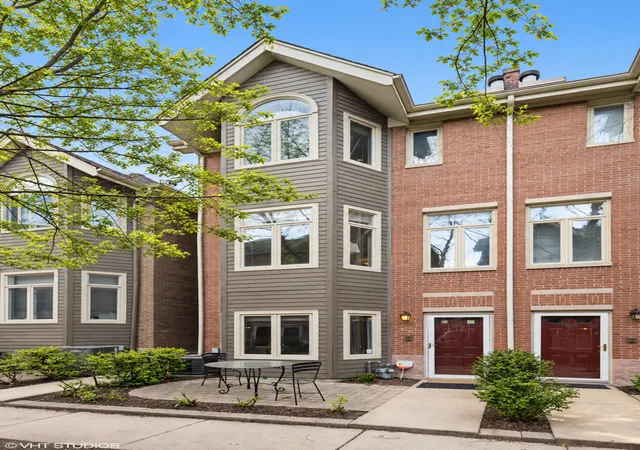Townhouse for sale at 1238 W Fletcher St #G, Chicago, IL 60657 | MLS# 12794013