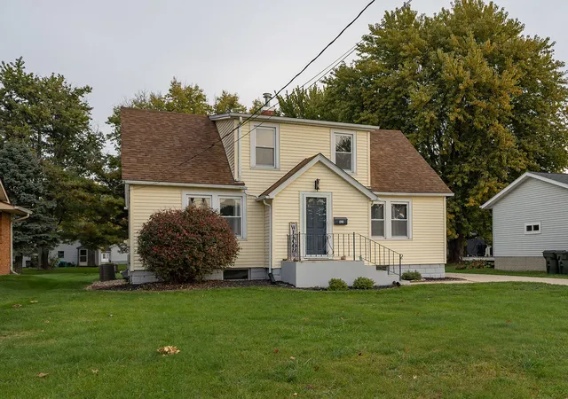 Photo 2 of Single family home for sale at 423 E South St, Geneseo, IL 61254 | MLS# 12794022 | Listing updated on 2026-10-28