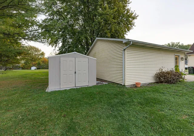 Photo 4 of Single family home for sale at 423 E South St, Geneseo, IL 61254 | MLS# 12794022 | Listing updated on 2026-10-28