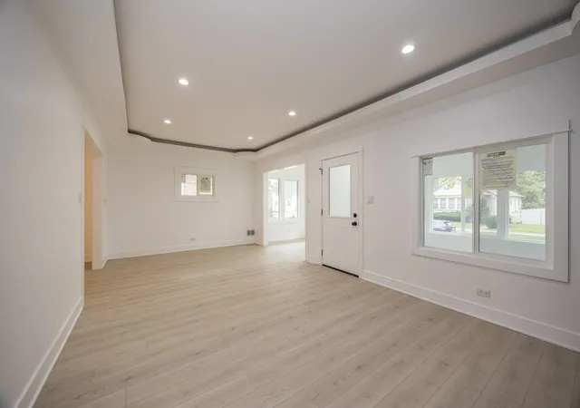 Photo 4 of Single family home for sale at 7617 S Crandon Ave, Chicago, IL 60649 | MLS# 12794050 | Listing updated on 2026-10-28