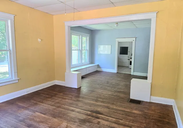 Photo 4 of Single family home for sale at 605 W Pecan St, Carbondale, IL 62901 | MLS# 12794060 | Listing updated on 2026-10-28