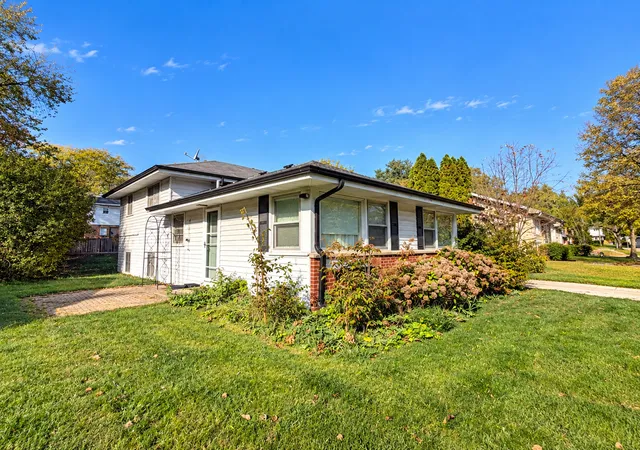 Photo 1 of Single family home for sale at 460 N Macarthur Dr, Palatine, IL 60074 | MLS# 12794065 | Listing updated on 2026-10-26