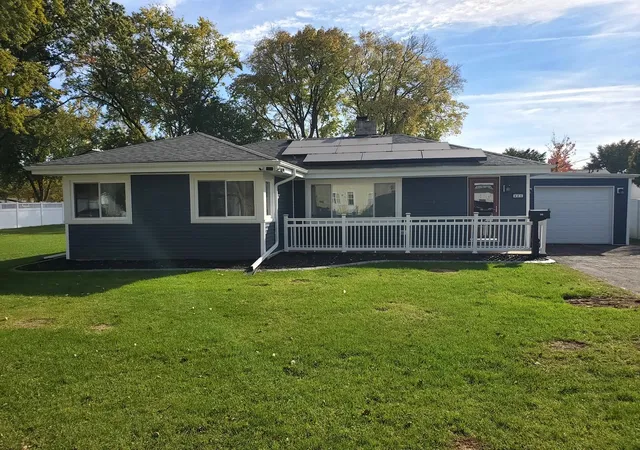 Single family home for sale at 421 View St, Ottawa, IL 61350 | MLS# 12794070