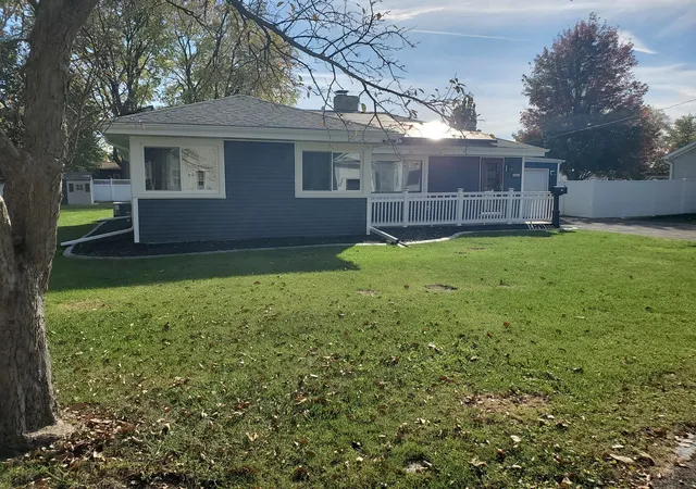 Photo 3 of Single family home for sale at 421 View St, Ottawa, IL 61350 | MLS# 12794070 | Listing updated on 2026-10-28