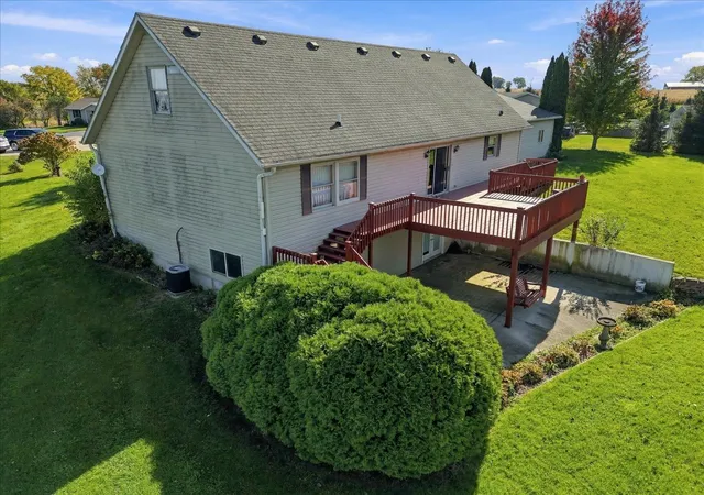 Photo 3 of Single family home for sale at 1905 Lakeview Ln, Dixon, IL 61021 | MLS# 12794085 | Listing updated on 2026-10-27