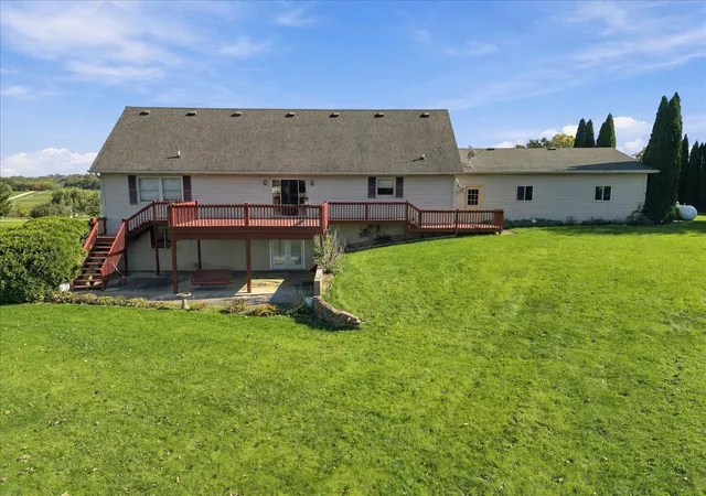 Photo 4 of Single family home for sale at 1905 Lakeview Ln, Dixon, IL 61021 | MLS# 12794085 | Listing updated on 2026-10-27