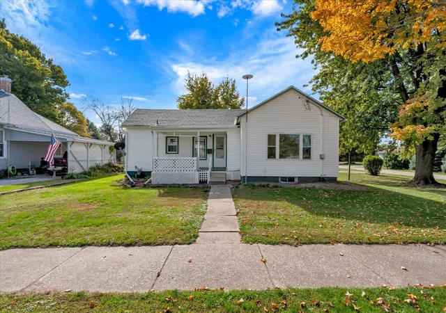 Photo 2 of Single family home for sale at 408 Sw 4th Street, Aledo, IL 61231 | MLS# 12794170 | Listing updated on 2026-10-27