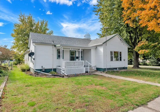 Photo 3 of Single family home for sale at 408 Sw 4th Street, Aledo, IL 61231 | MLS# 12794170 | Listing updated on 2026-10-27