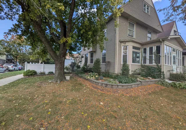 Photo 2 of Single family home for sale at 6917 34th Street, Berwyn, IL 60402 | MLS# 12794200 | Listing updated on 2026-10-29